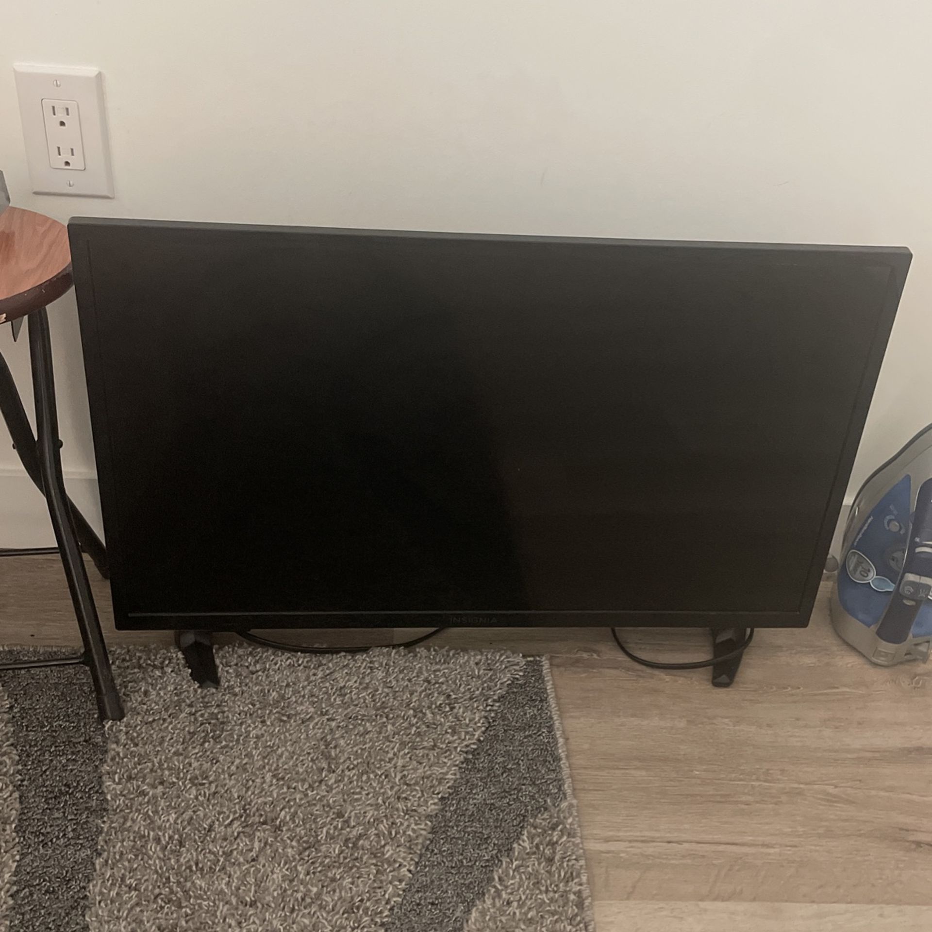 Insignia 30 Inch TV