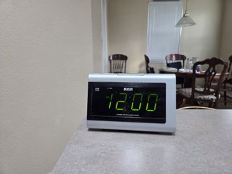 Alarm Clock With Radio And Snooze
