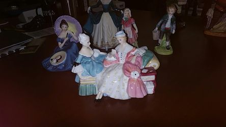 1957 Royal Doulton Figurine "The Love Letter"