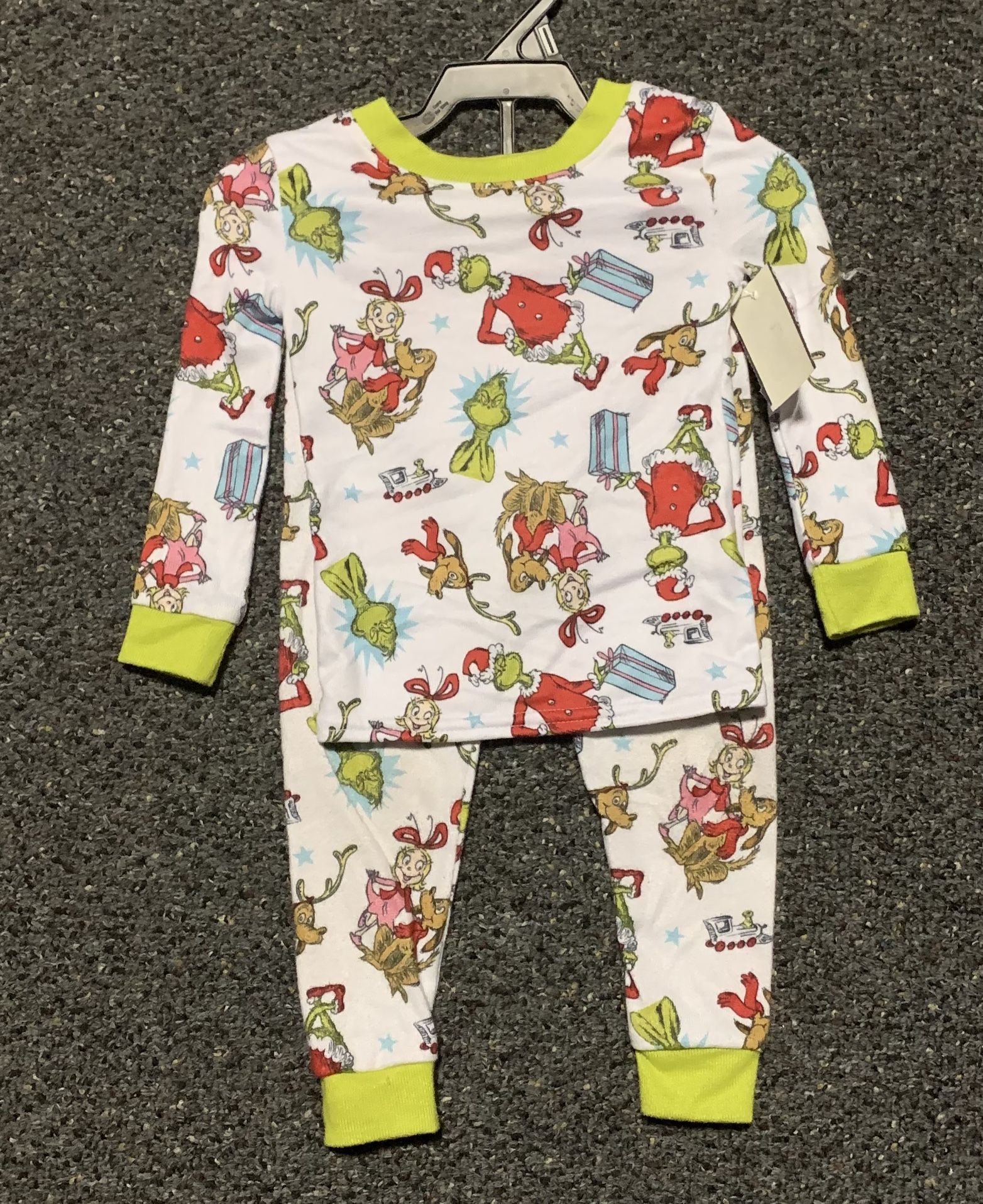 New The Grinch Cindy Lou and Max size 18 month Christmas 2 piece pajama set