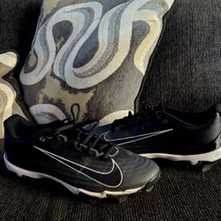 NEW NIKE FOOTBALL CLEATS