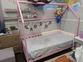 Twin house bedframe