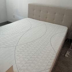 Queen Bed Frame With Mattress 