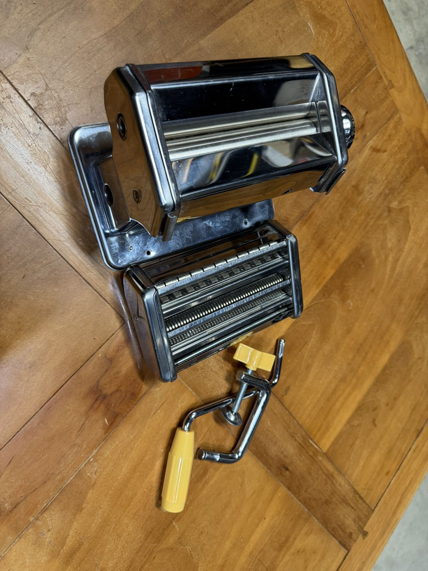 Pasta Roller And Cutter