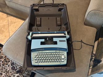 1970’s Smith-Corona vintage typewriter