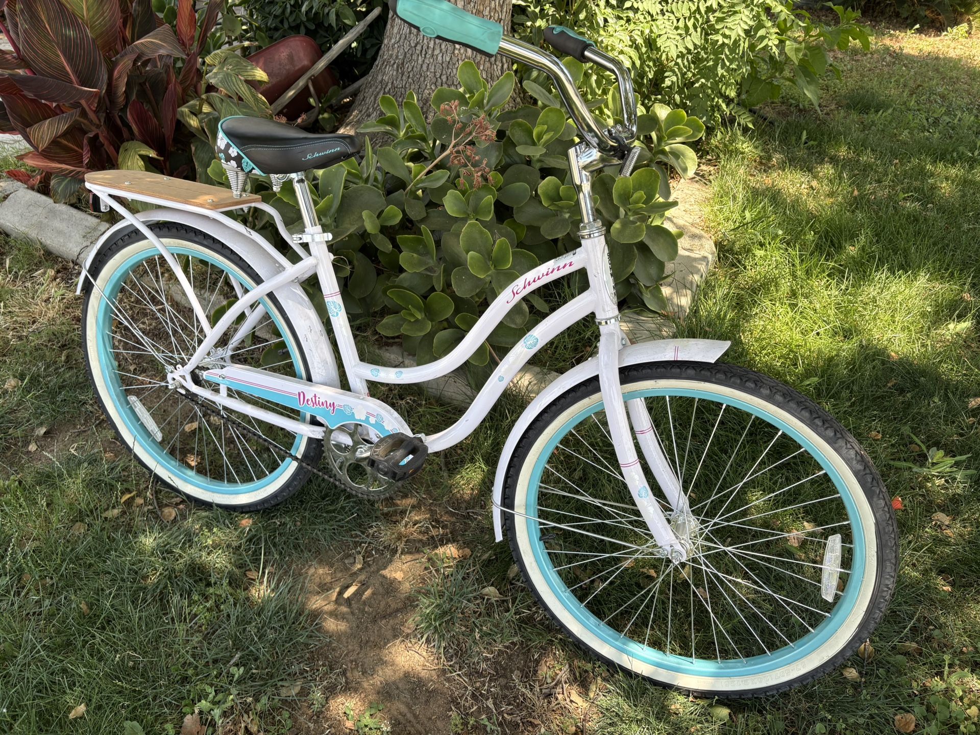 24’ Schwinn Beach Cruiser Bike Like New