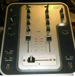Stanton 2 Channel DJ Mixer with two turntables