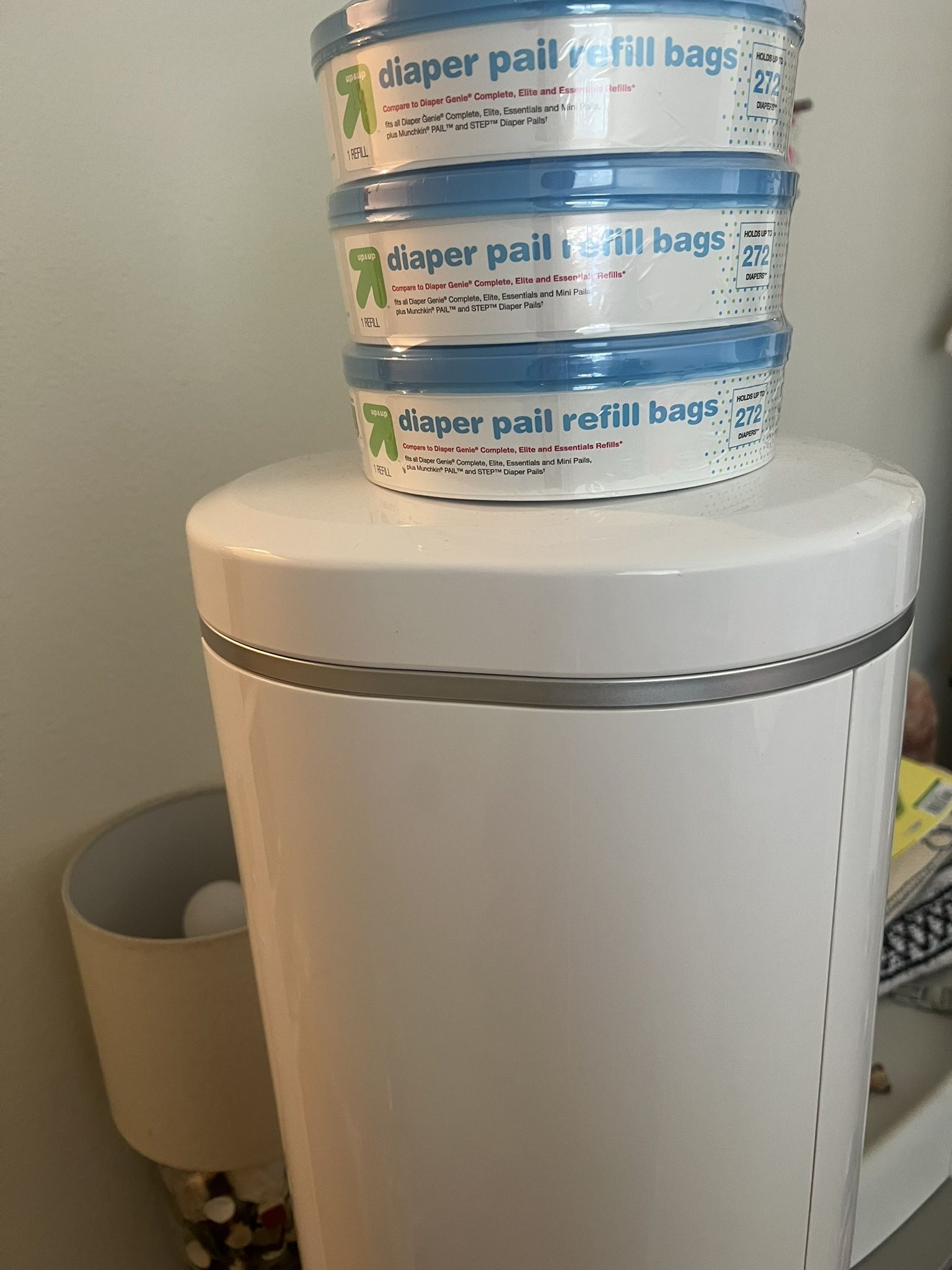 Munchkin diaper Pail & Pack Of 3 Refills