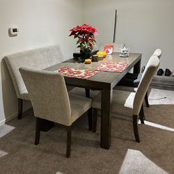  Dining Table Set with 6 Chairs – Great Condition