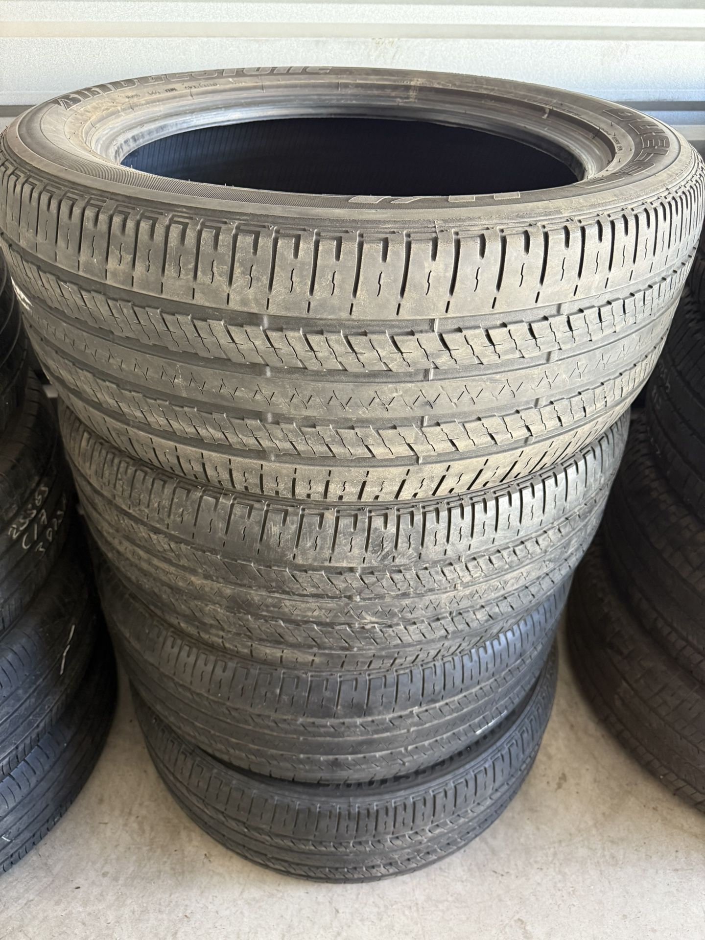 Bridgestone 265/50/20 60%