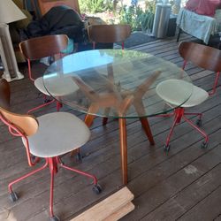 Glass Table With 4 Chairs 