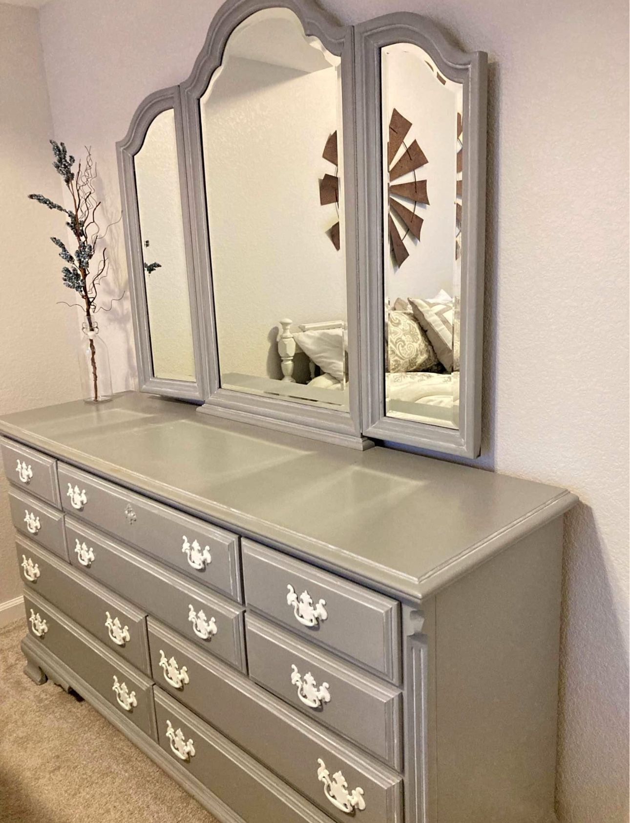 10 drawer dresser with trifold mirror