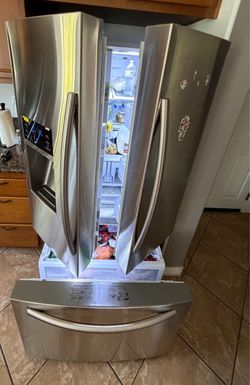 Samsung RF28HFEDBSR French Door Refrigerator