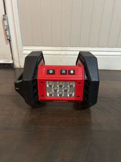 Milwaukee M18 Flood Light