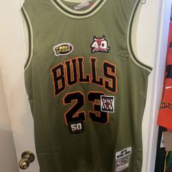 Michael Jordan Chicago Bulls green jersey Size XL 