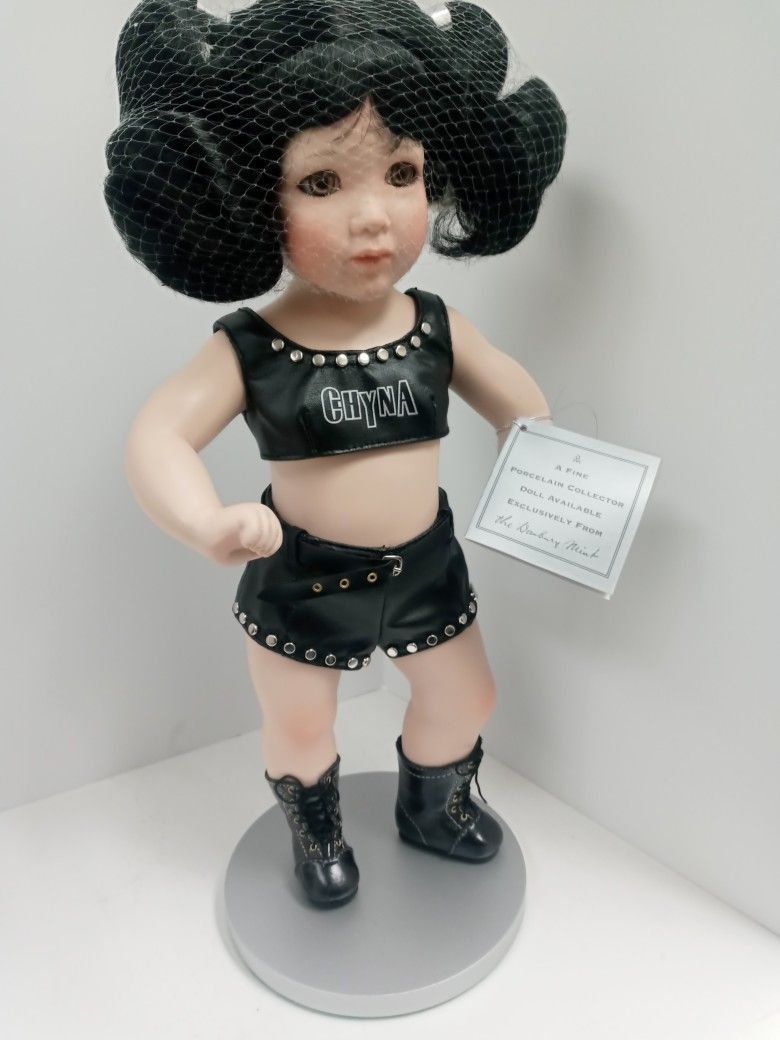AAA COLLECTOR DOLL - PORCELAIN Little Chyna