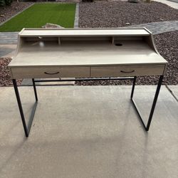 Student desk: Light Wood w/drawers & hutch