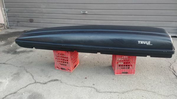 THULE ADVENTURER 650 VEHICLE ROOFTOP CARGO BOX... IN LIKE NEW CONDITION! BIIIGGGGGG