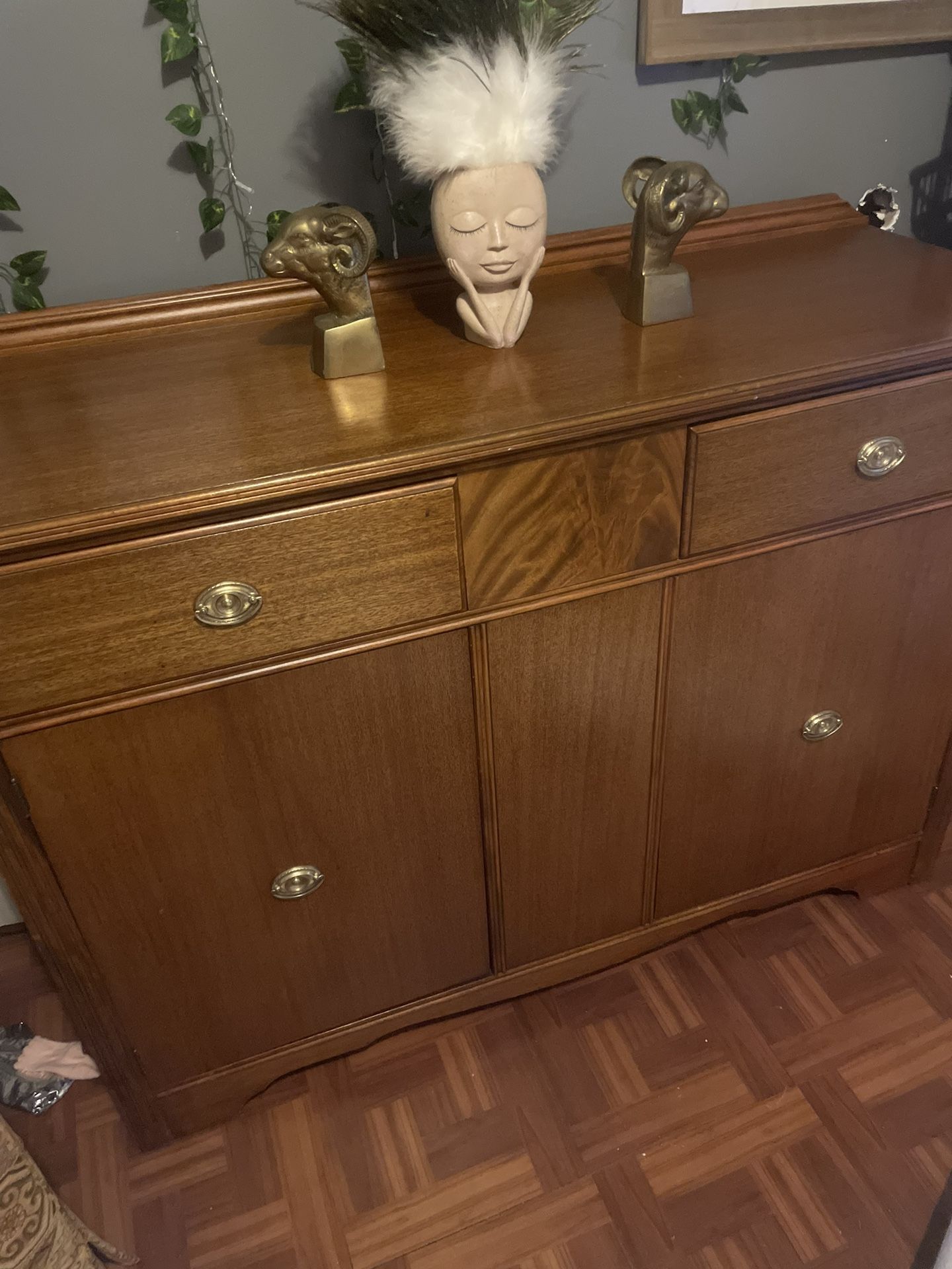Sideboard/buffet