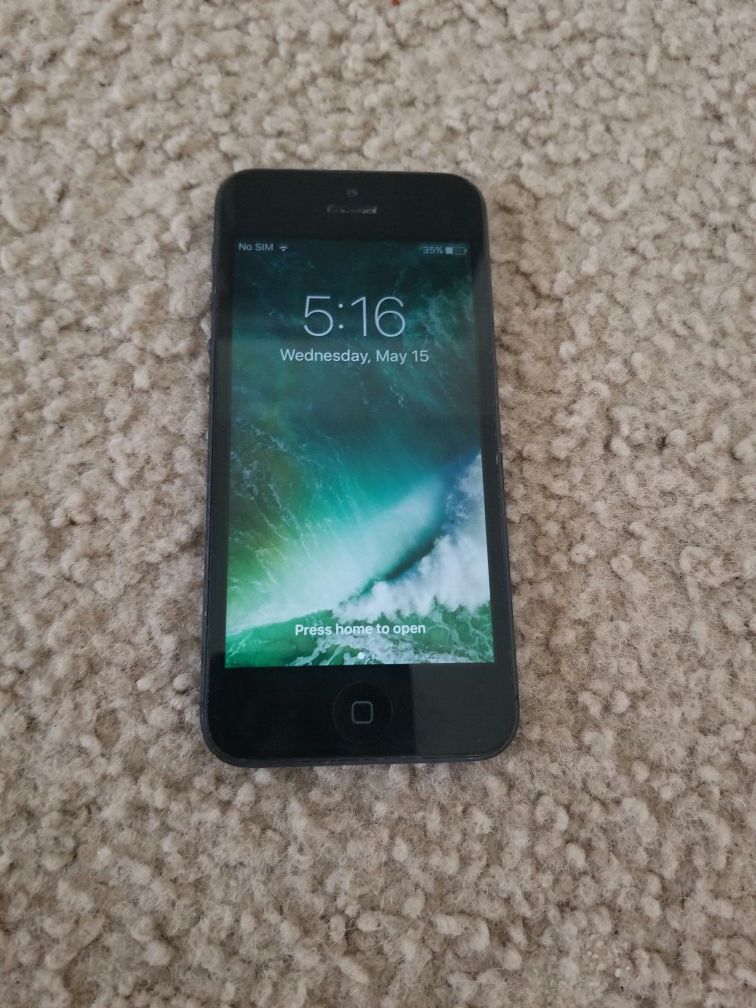 IPhone 5 AT&T, cricket 16GB mint condition
