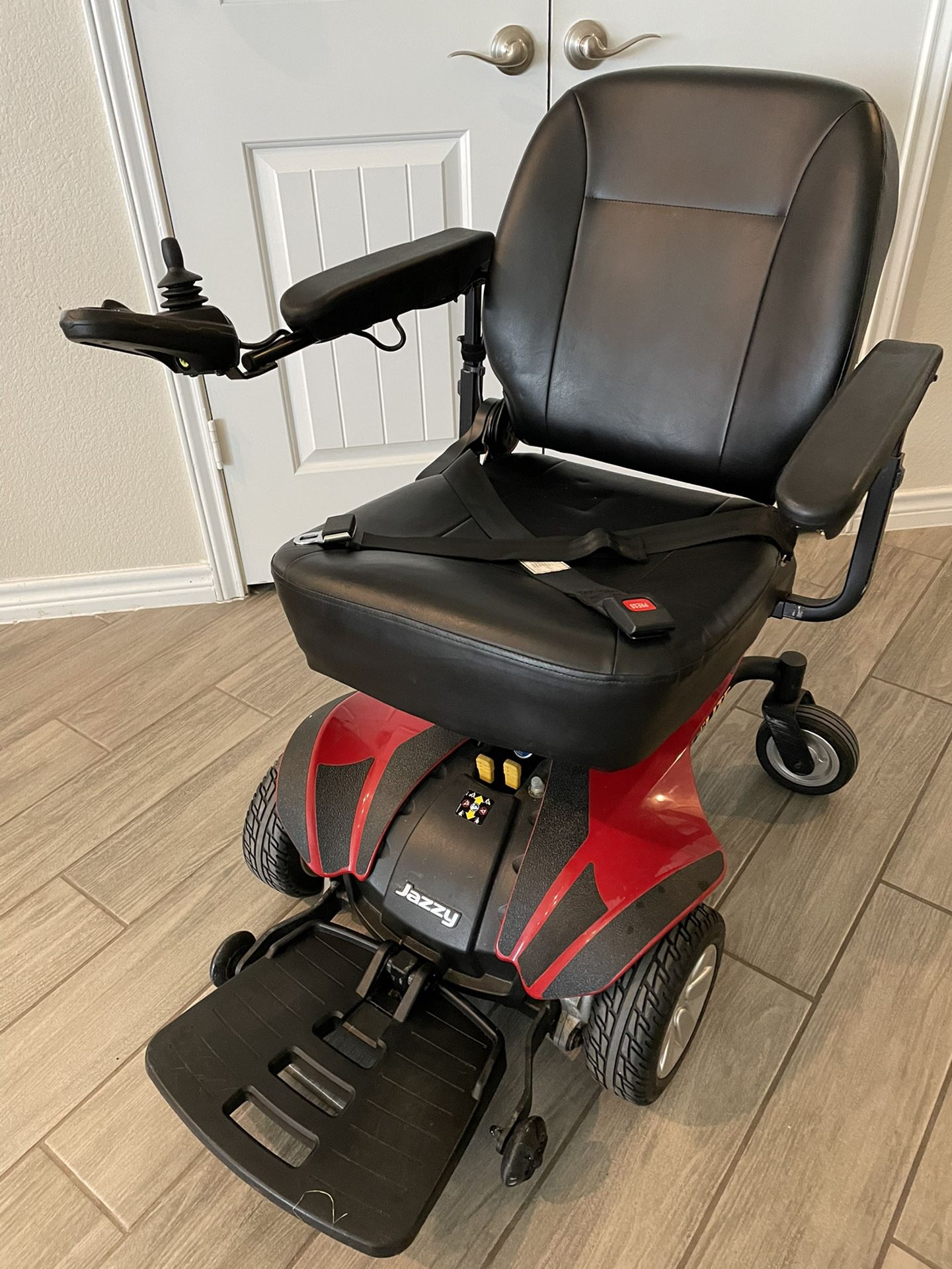 Jazzy Elite Select Mobility Chair