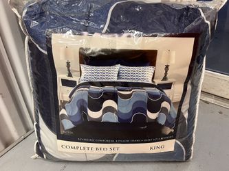 King Size Complete Comforter Set(New)