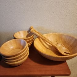 Large Wooden Salad Bow With 8 Serving Bowls. 