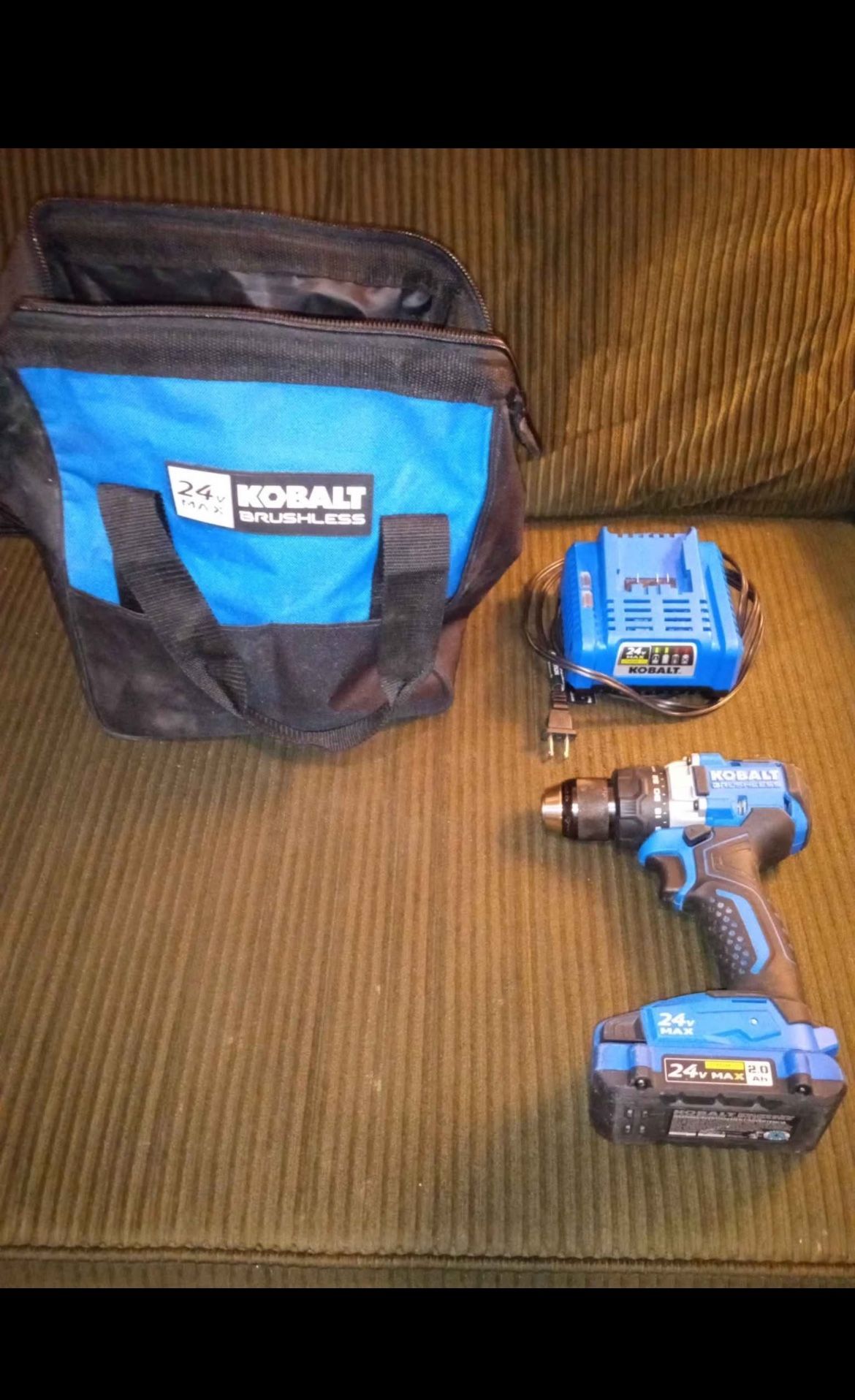 Kobalt drill w battery charger & bag
