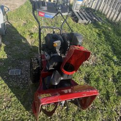 Toro Power Max 824 OE 24 in. 252 cc Two stage Gas Snow Blower