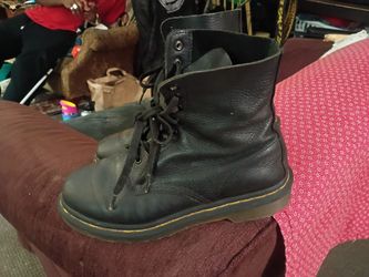 Doc martens size 38 us 7 combat boots