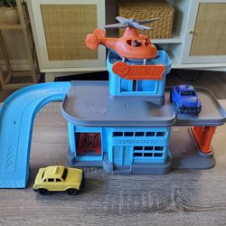 Green Toys Parking Garage With Car Set
