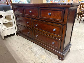 ASHLEY Porter Rustic Brown 7-Drawer Dresser