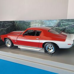 Chevy Camaro 1:18 Scale. American Muscle Die-Cast Toy Car