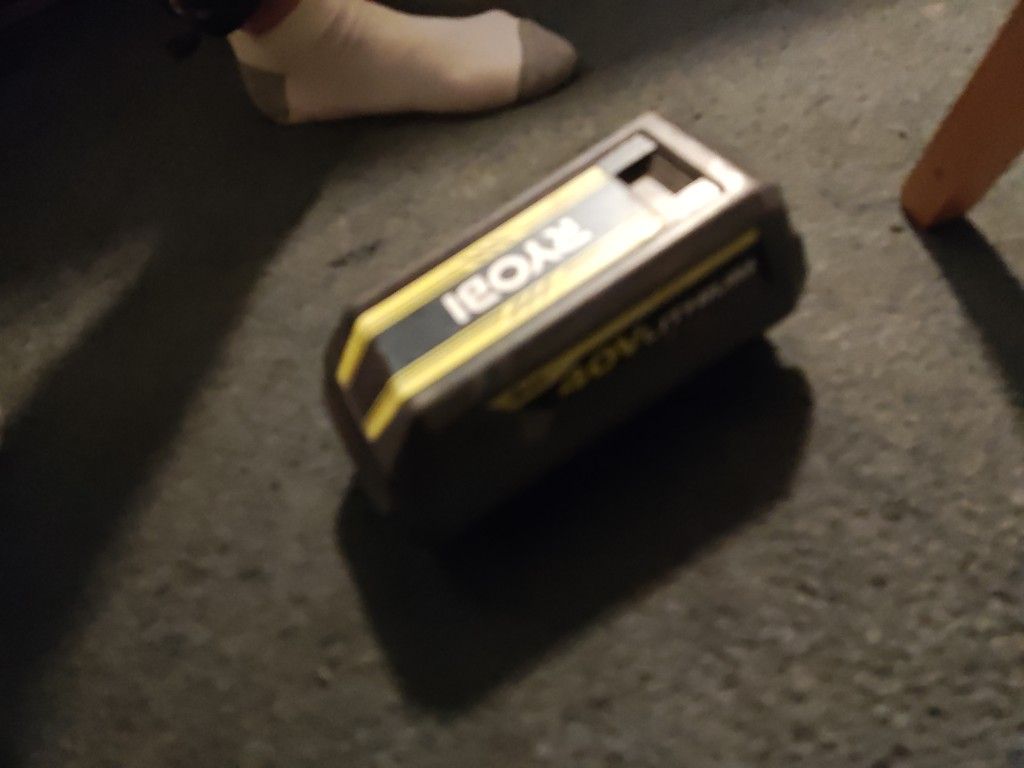 40V LITHIUM RYOBI BATTERY