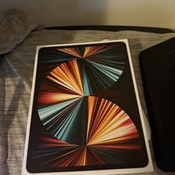 iPad Pro 5th Generation 12.9in Display, 128GB