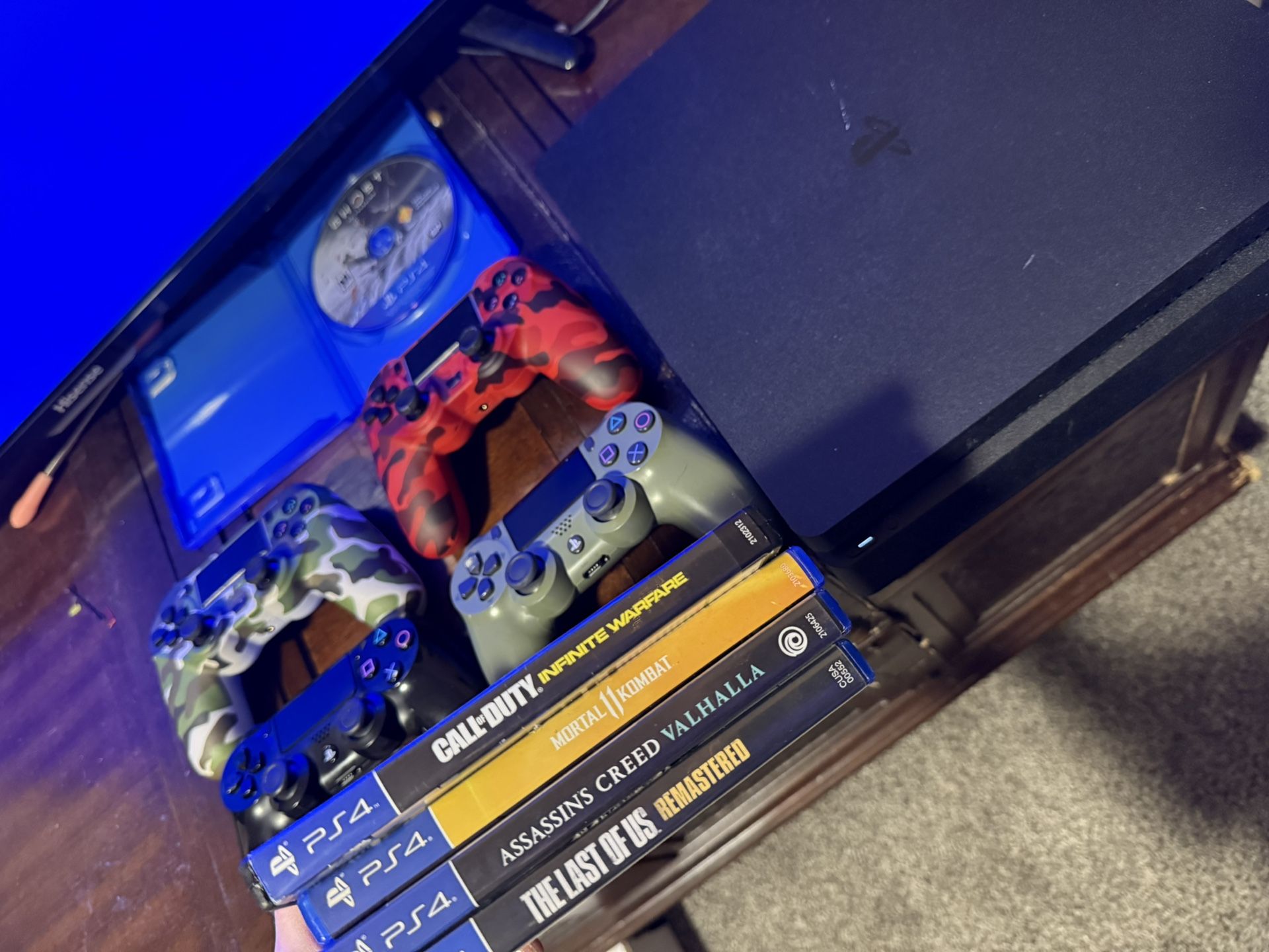 PS4 Slim 1TB Bundle