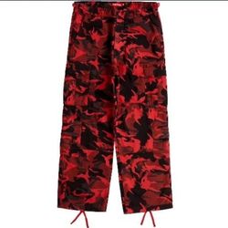 Supreme Cargo Pant (SS23)
Red Camo Size U.S. 32