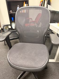 Black Mesh Office Chair with Armrests