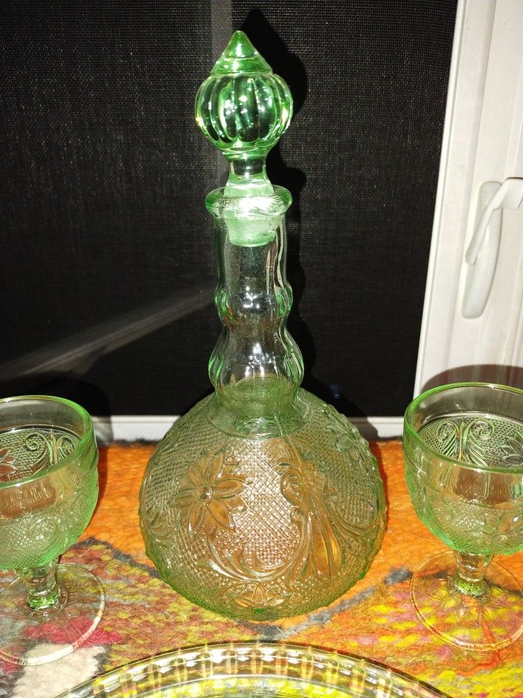 9 Piece Tiara Decanter Set. Not Uranium