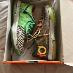 KD 6 “What The KD” Men’s Basketball Sneaker Size 9.5