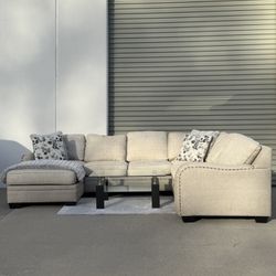DELIVERY AVAILABLE ‼️Light Tan / Whiteish Large Sectional Couch / Sofa