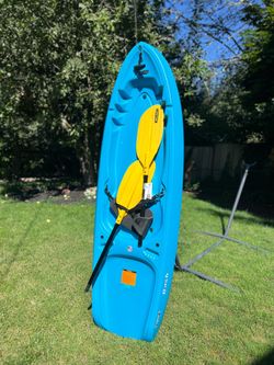 Lifetime Youth Kayak w/ Paddle - Never Used