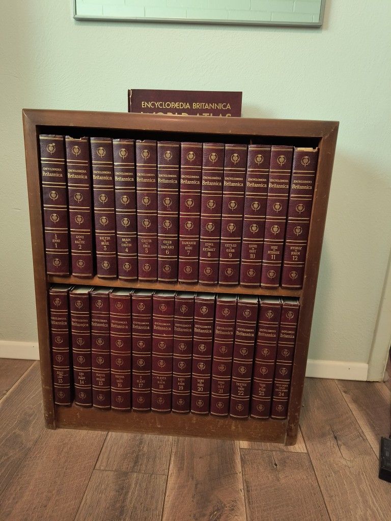 Vintage 1961 Encyclopedia Britannica 1768 Complete Set 24 Volumes& World Atlas