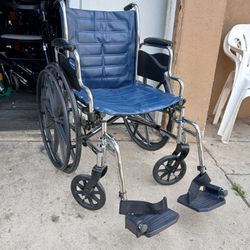 INVACARE WHEELCHAIR 18" WIDTH REGULAR FOOTREST