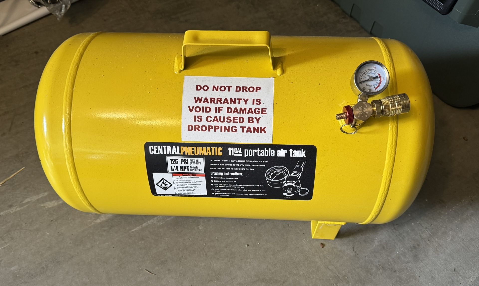 Central Pneumatic Portable air tank