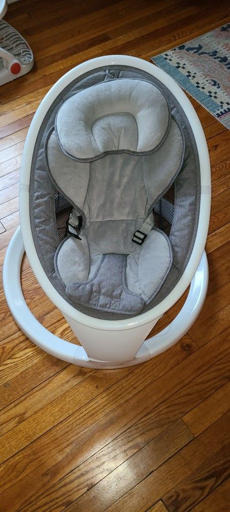 Munchkin Swing With Remote
