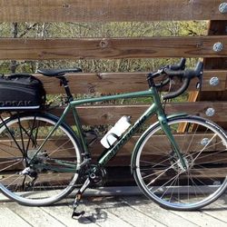 Cannondale Synapse Rival Disc with Topeak rack and Case