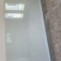 Frameless glass shower door