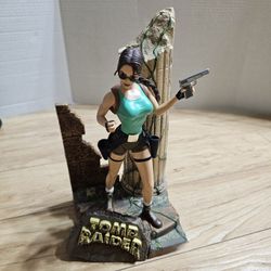 Tomb Raider Lara Croft Jungle Action Figure/Statue Vintage Playmates 1999 Video Game Retro Collectible / **ONLY (1) GUN INCLUDED**