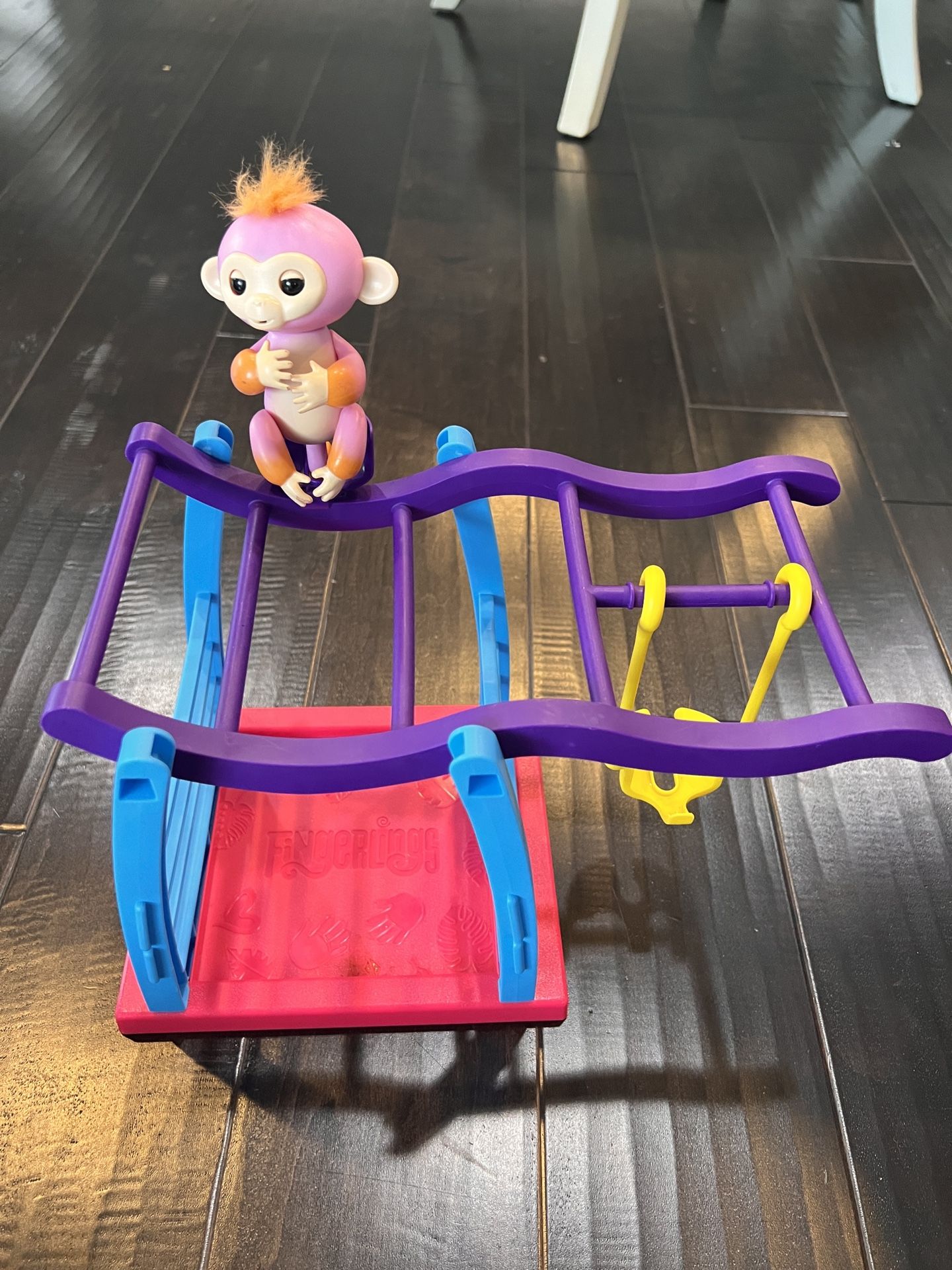 Fingerlings Monkey Bar Play Set With Fingerling 2 Tone Monkey - Summer